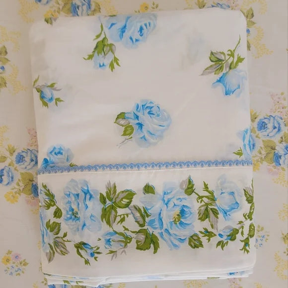 VINTAGE QUEEN Sz Flat Sheet, Blue Rose Motif, Cotton Poly Blend