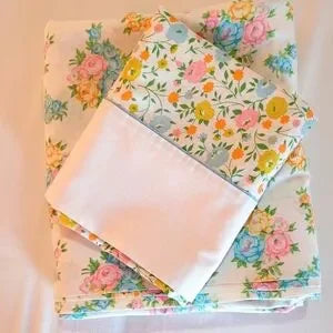 VINTAGE Queen sz Flat Sheet & 1 Case