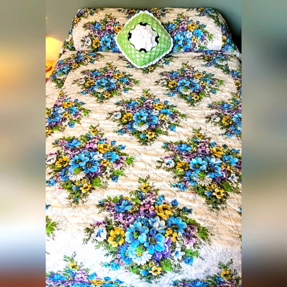 VINTAGE Full/Double Size Bedspread