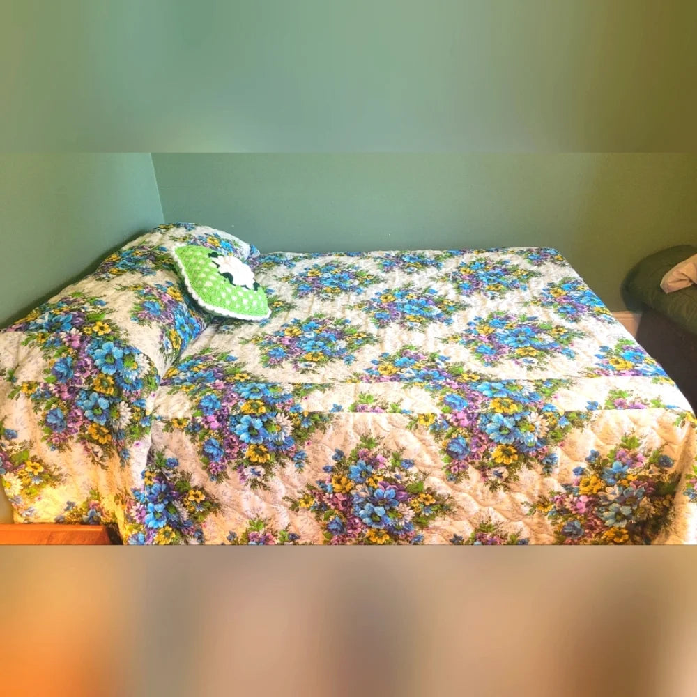 VINTAGE Full/Double Size Bedspread