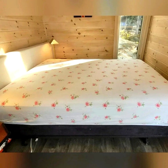 Vintage Full / Double 4 pc Bedding Set, 100% Cotton embroidered case, rose motif.