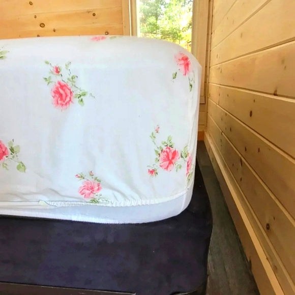 Vintage Full / Double 4 pc Bedding Set, 100% Cotton embroidered case, rose motif.