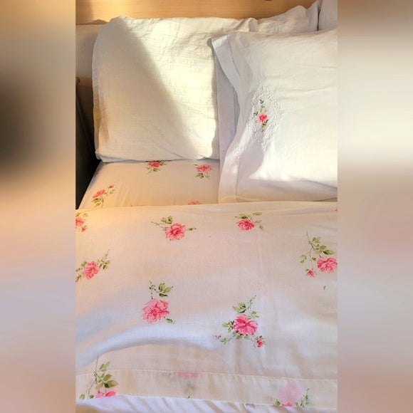 Vintage Full / Double 4 pc Bedding Set, 100% Cotton embroidered case, rose motif.