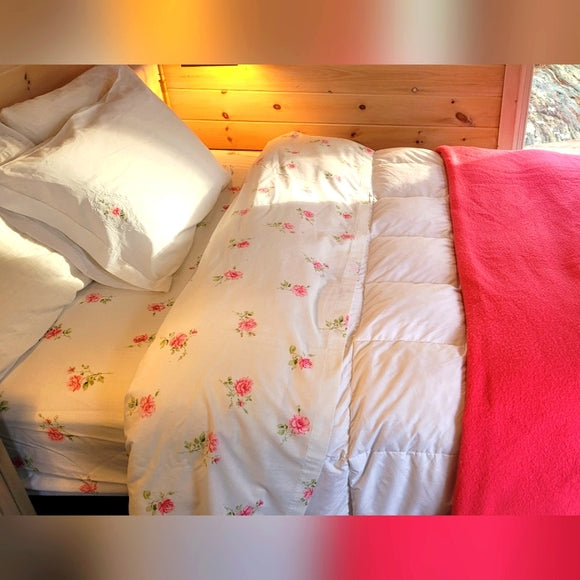Vintage Full / Double 4 pc Bedding Set, 100% Cotton embroidered case, rose motif.
