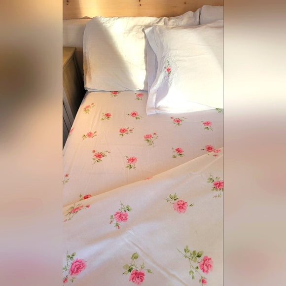Vintage Full / Double 4 pc Bedding Set, 100% Cotton embroidered case, rose motif.