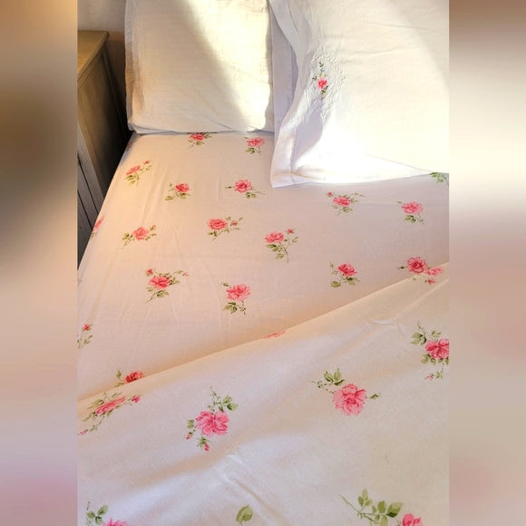 Vintage Full / Double 4 pc Bedding Set, 100% Cotton embroidered case, rose motif.