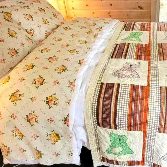 Vintage DBL/Full Size Top Sheet with Matching Cases, 1 Needlepoint Case 4pc