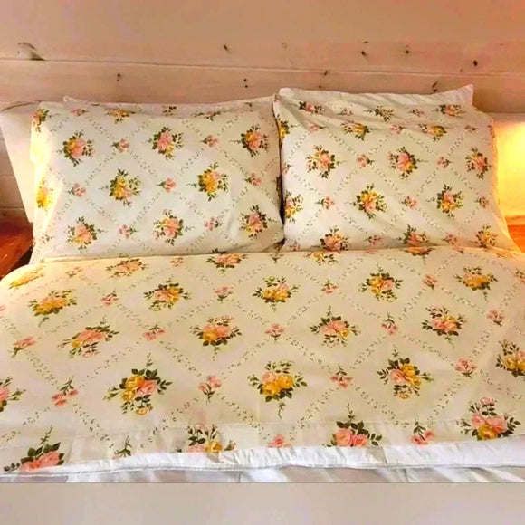 Vintage DBL/Full Size Top Sheet with Matching Cases, 1 Needlepoint Case 4pc