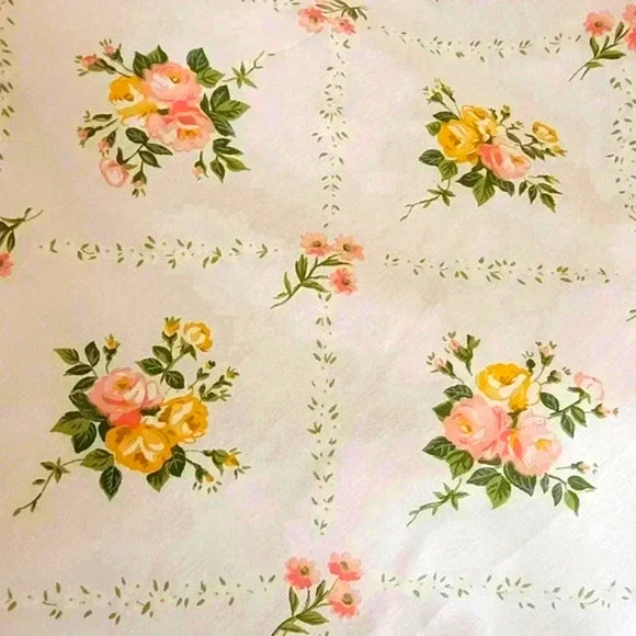 Vintage DBL/Full Size Top Sheet with Matching Cases, 1 Needlepoint Case 4pc
