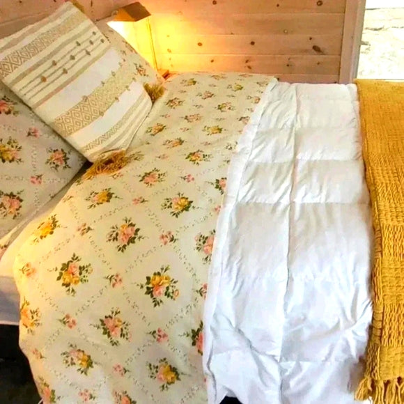 Vintage DBL/Full Size Top Sheet with Matching Cases, 1 Needlepoint Case 4pc