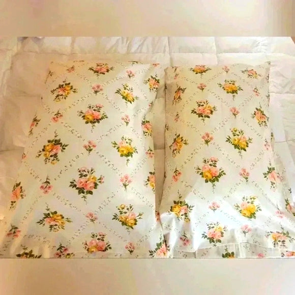 Vintage DBL/Full Size Top Sheet with Matching Cases, 1 Needlepoint Case 4pc