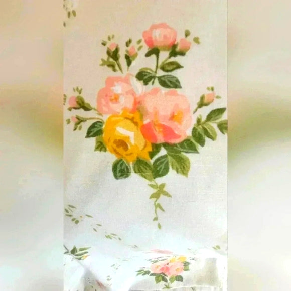 Vintage DBL/Full Size Top Sheet with Matching Cases, 1 Needlepoint Case 4pc