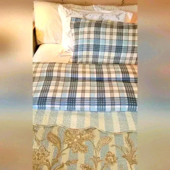 Queen size 100% Cotton Flannel Top Sheet with 2 cotton cases.