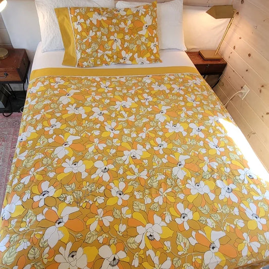 Vintage Queen Sz Flat sheet and 1 pillow case