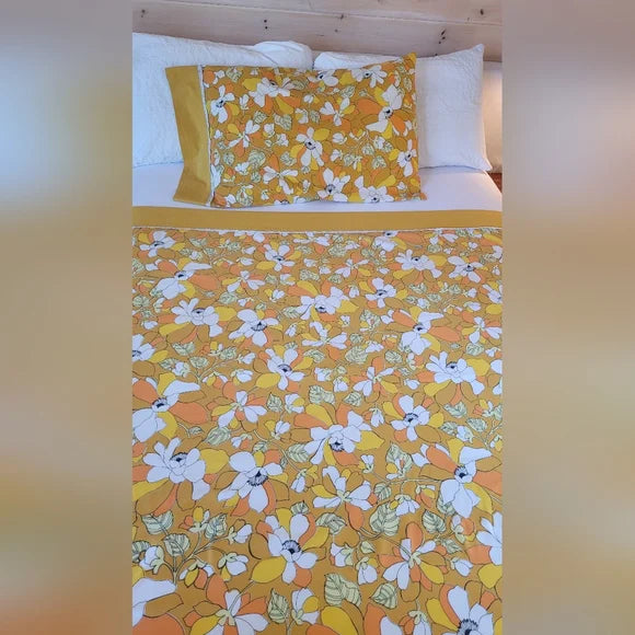 Vintage Queen Sz Flat sheet and 1 pillow case