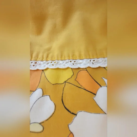 Vintage Queen Sz Flat sheet and 1 pillow case