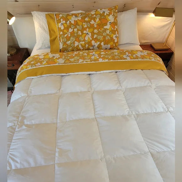 Vintage Queen Sz Flat sheet and 1 pillow case