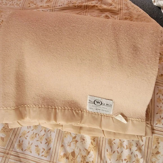 VINTAGE 100% Wool Blanket Full or Queen Size, Cream Beige.