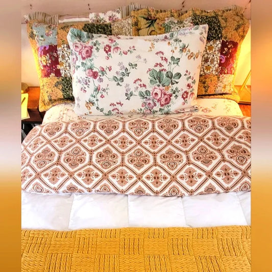 VINTAGE Queen Sz 8pc Bedding Curation