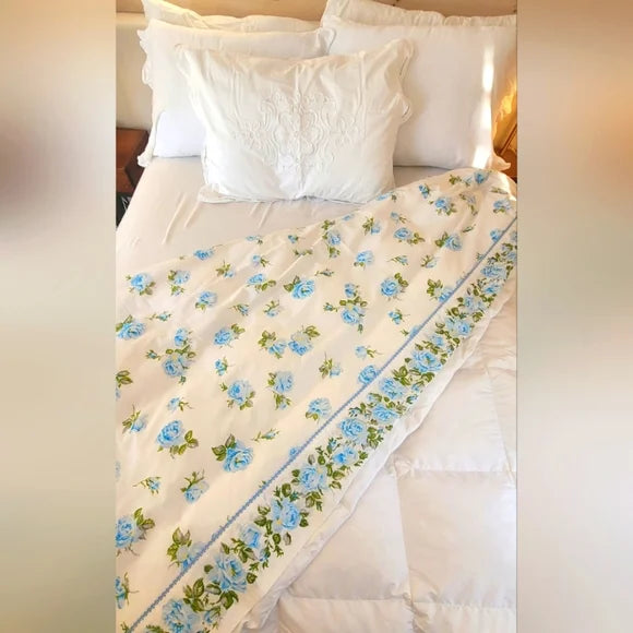 VINTAGE QUEEN Sz Flat Sheet, Blue Rose Motif, Cotton Poly Blend