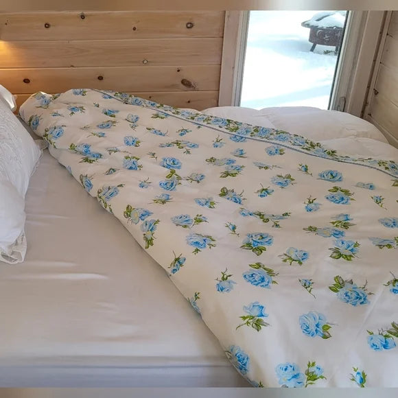 VINTAGE QUEEN Sz Flat Sheet, Blue Rose Motif, Cotton Poly Blend