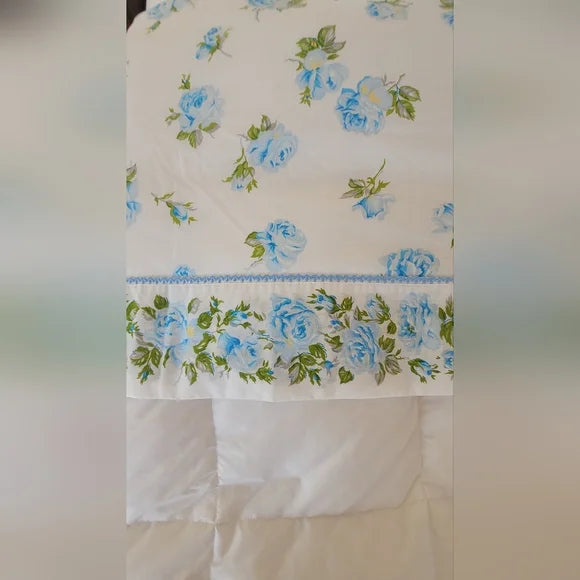VINTAGE QUEEN Sz Flat Sheet, Blue Rose Motif, Cotton Poly Blend