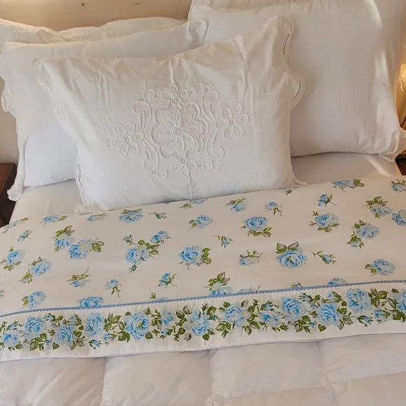 VINTAGE QUEEN Sz Flat Sheet, Blue Rose Motif, Cotton Poly Blend