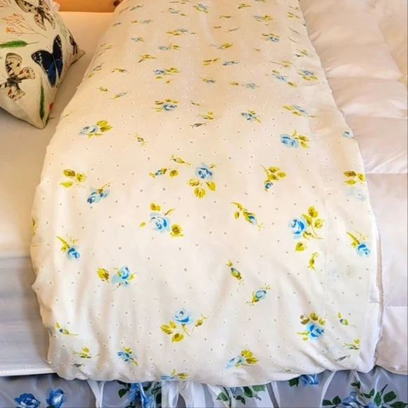 VINTAGE Double Flat Sheet, Small Blue Rose Buds w/ Grn, Cot/poly Blend, 1pc