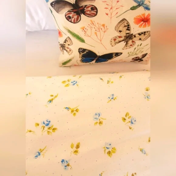 VINTAGE Double Flat Sheet, Small Blue Rose Buds w/ Grn, Cot/poly Blend, 1pc