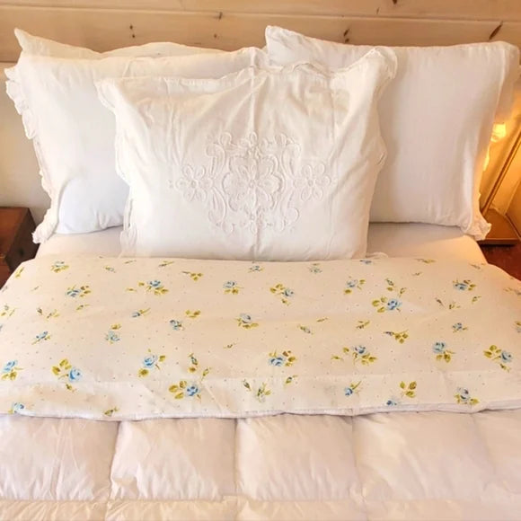 VINTAGE Double Flat Sheet, Small Blue Rose Buds w/ Grn, Cot/poly Blend, 1pc