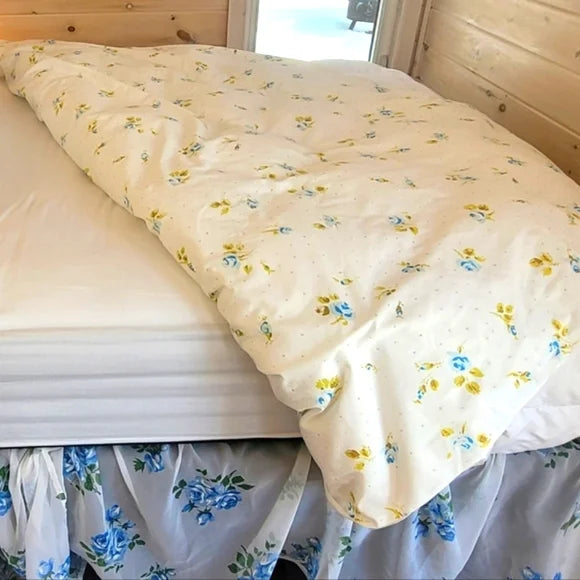 VINTAGE Double Flat Sheet, Small Blue Rose Buds w/ Grn, Cot/poly Blend, 1pc