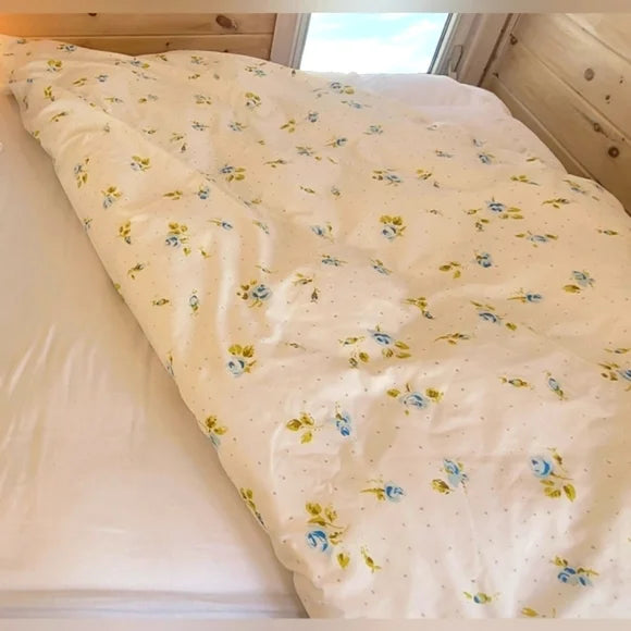 VINTAGE Double Flat Sheet, Small Blue Rose Buds w/ Grn, Cot/poly Blend, 1pc