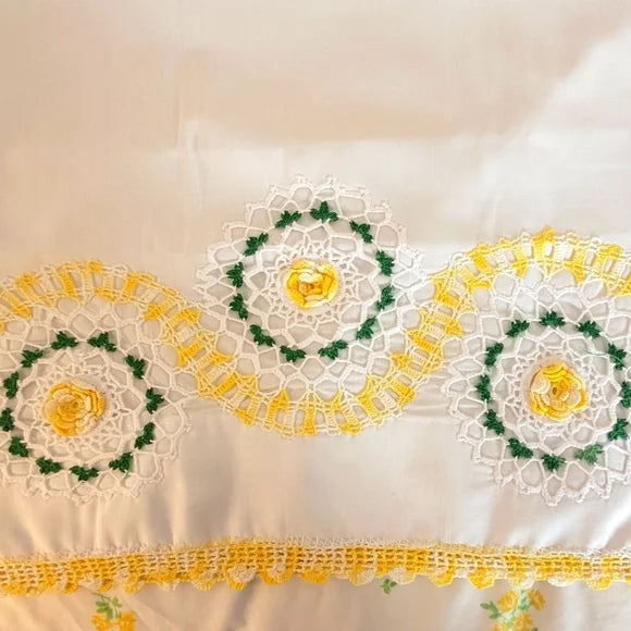 VINTAGE Queen or Double 3pc Bedding Curation, Primary Colour Punch! Cot/poly Blend