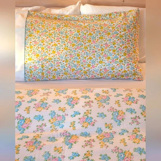 VINTAGE Queen sz Flat Sheet & 1 Case