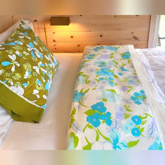 VINTAGE King Size Flat Sheet w/2 Cases