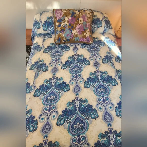 VINTAGE Double Or Queen Fit , Bedspread