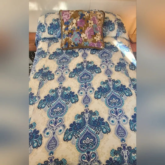 VINTAGE Double Or Queen Fit , Bedspread