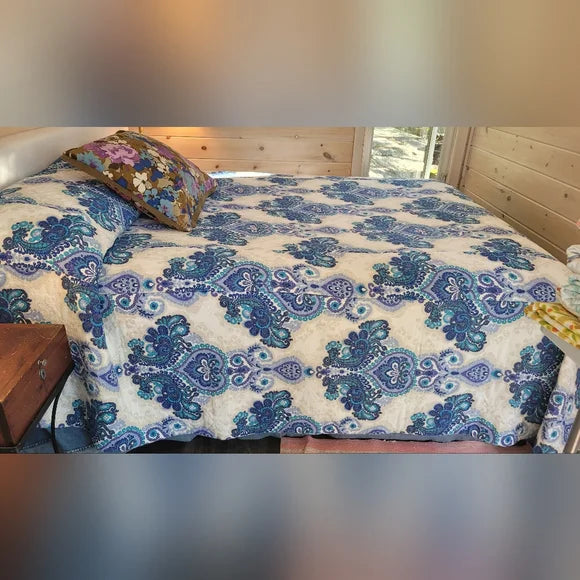 VINTAGE Double Or Queen Fit , Bedspread