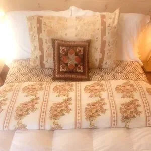 VINTAGE Queen sz 4pc Bedding Curation
