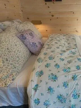 Vintage Queen Sz 6 Pc Bedding Curation